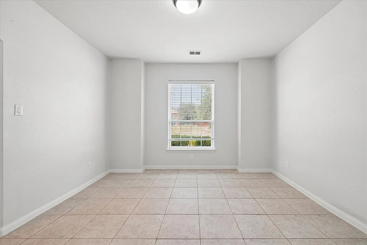 3 bed, 1768 sqft, $2,150 — Photo 4