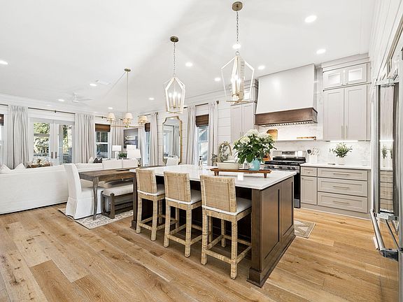 3rd image of 120 Magnolia St