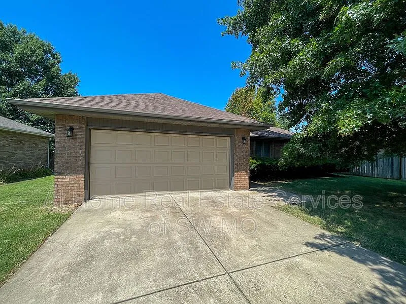 3 bed, 2.0 bath, 1543 sqft, $1,725 — Photo 1