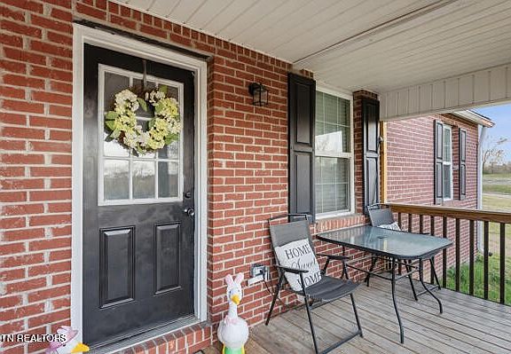 2nd image of 606 Kingston St