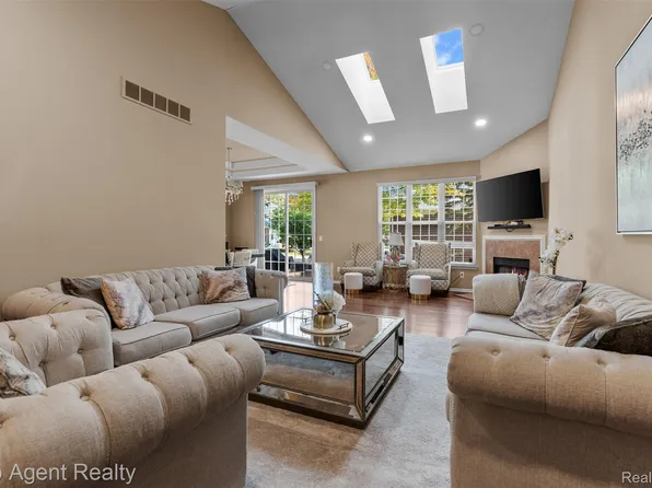 44258 Constellation Dr, Sterling Heights, MI 48314