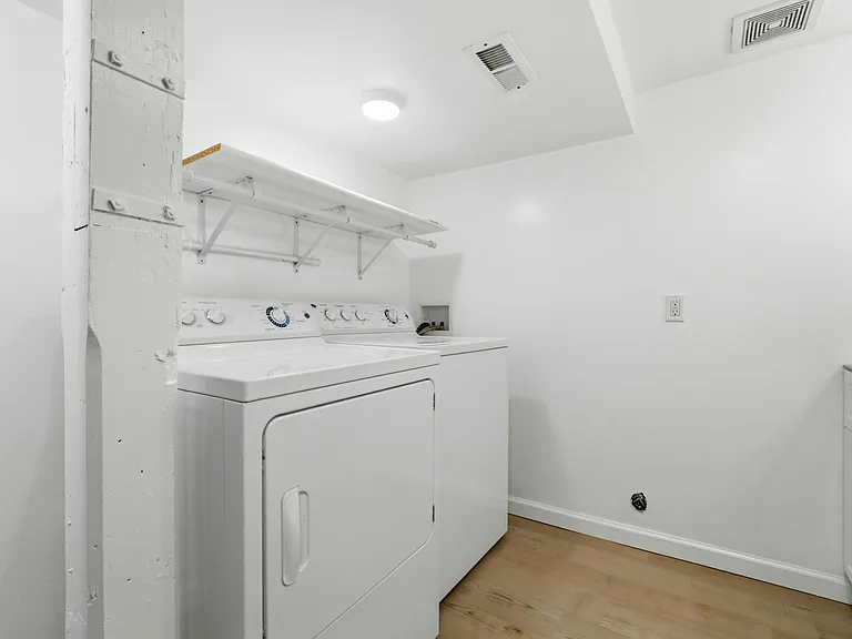 368 N Center St — Photo 12