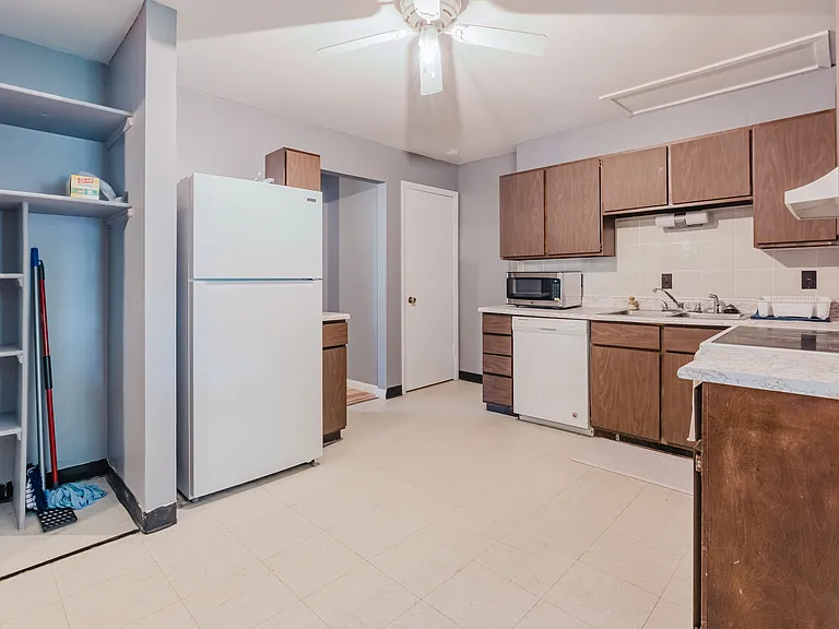 910 Holcomb St #912HOLCOMB — Photo 5