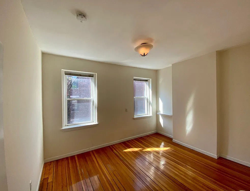 3 bed, 1.5 bath, $5,100 — Photo 3