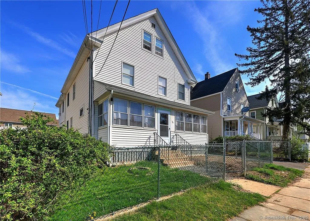 Building Photo - 54 Roosevelt St #2