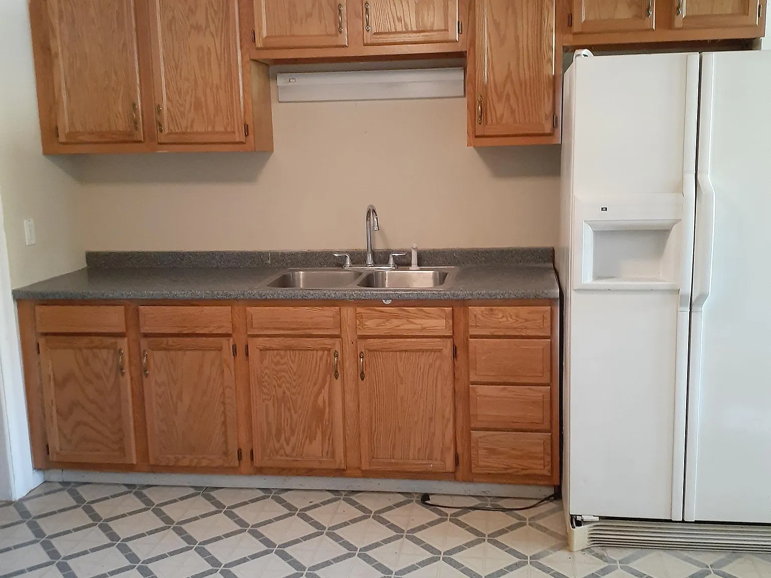2 bed, $1,000 — Photo 2
