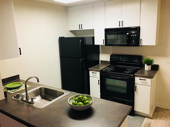 3rd image of 1435 India St Unit 219