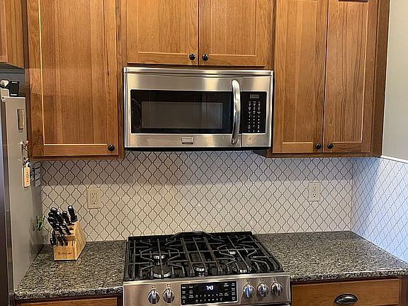New Gas Range and Backsplash