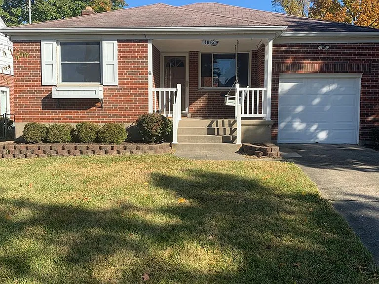 3842 Gatewood Ln — Photo 2
