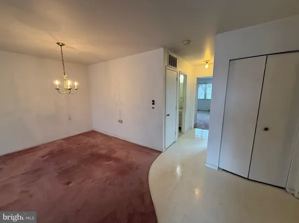 4 N Dennison Dr, Hightstown, NJ 08520