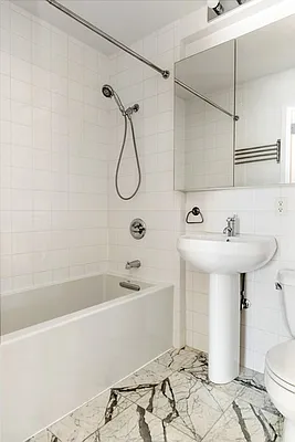 Rented by R New York | media 9