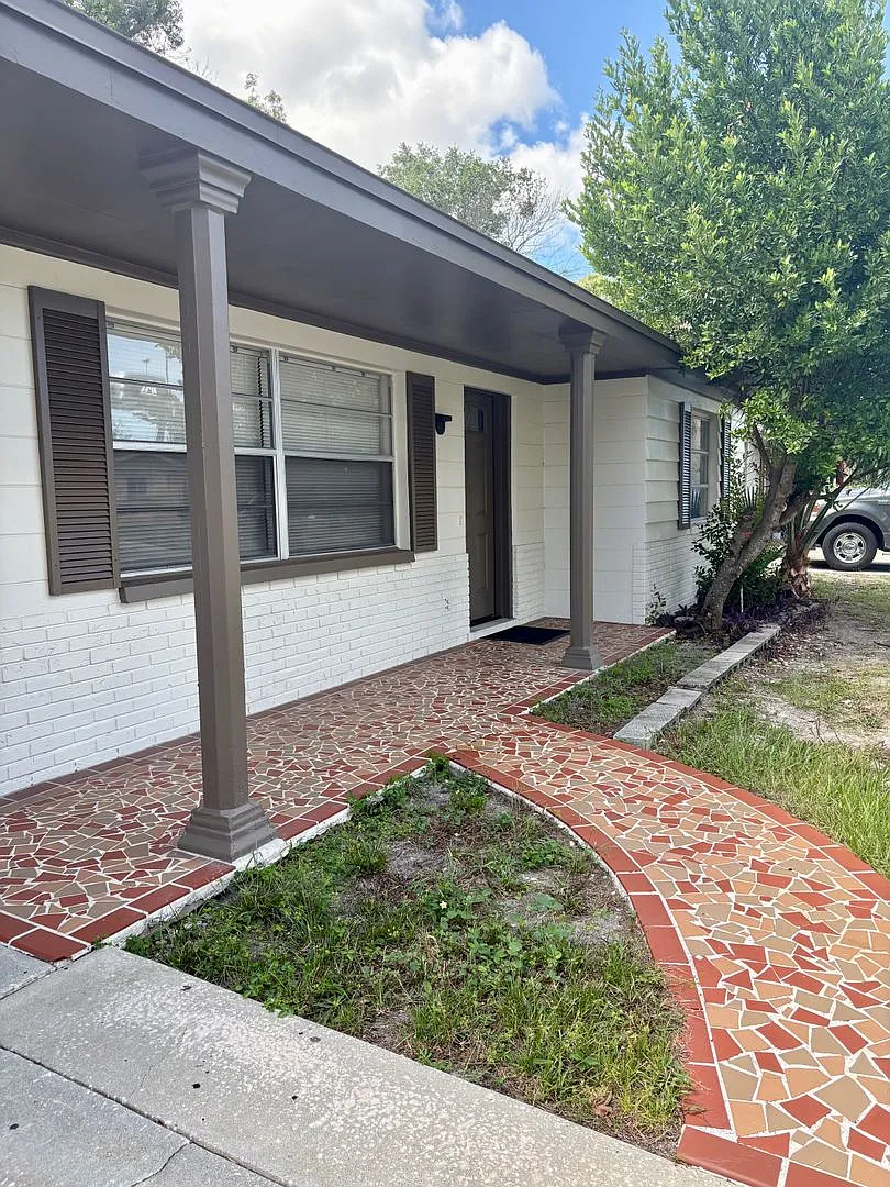Spacious Updated 3 Bedroom 1 Bath — Photo 2