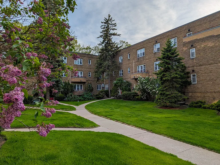 2559 Bloor St W #109 — Photo 16