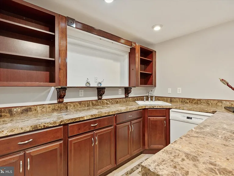 125 Vernon Ct — Photo 21