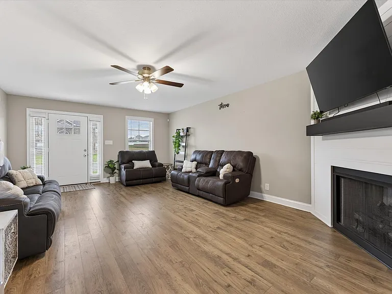 2361 Bridgeport Way — Photo 9
