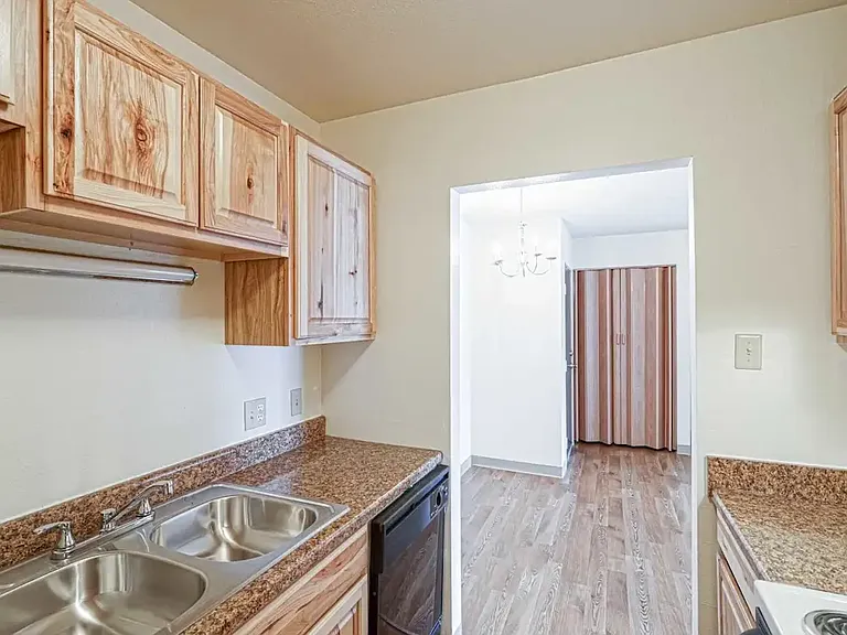Pine Creek Apartments — Photo 5