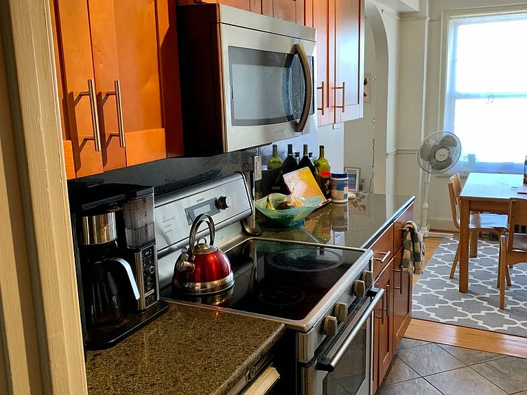 Mayflower Apartments — Photo 121