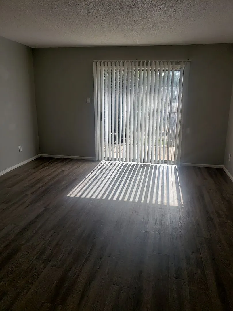 Building Photo - Tanglewood Apartments