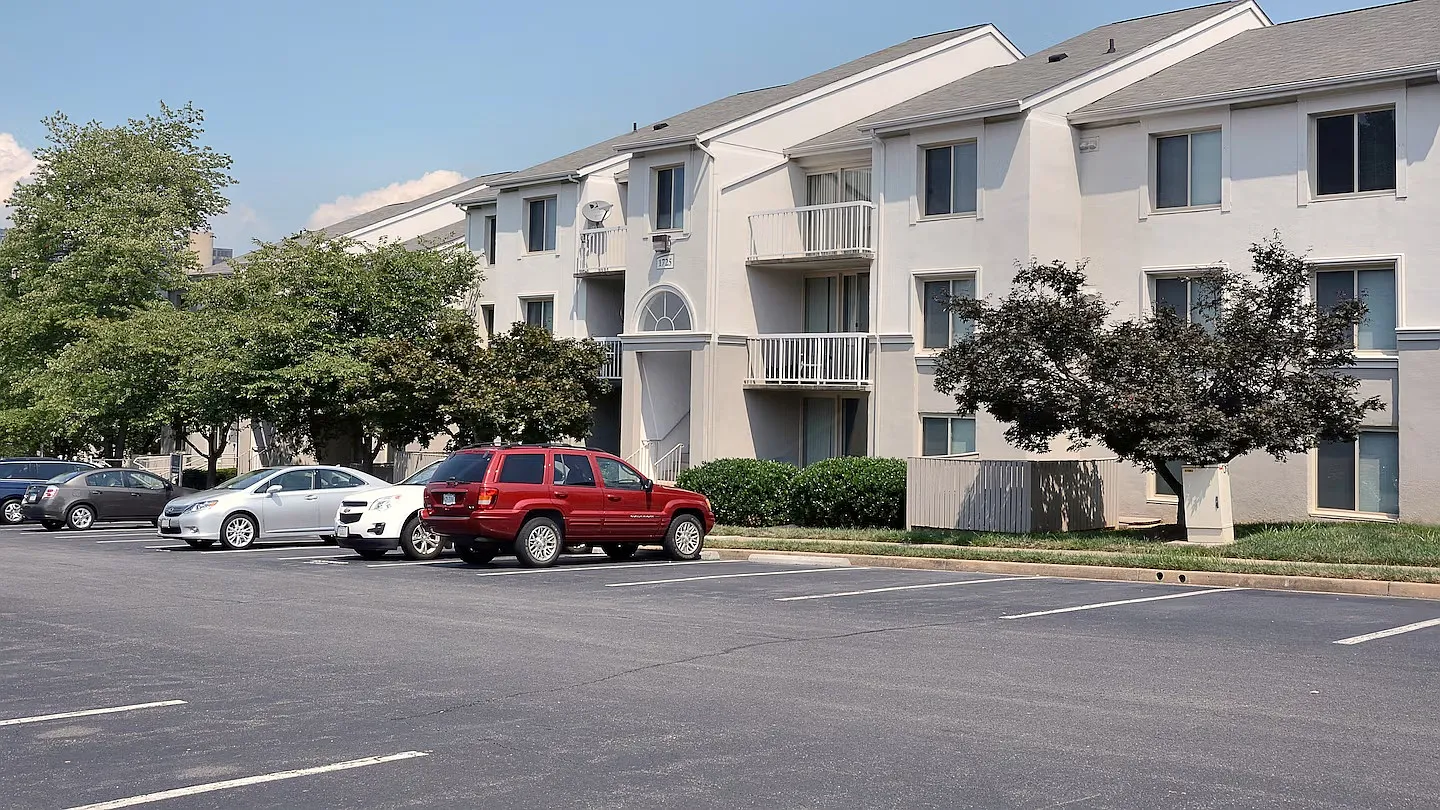 Tysons Crossing — Photo 2