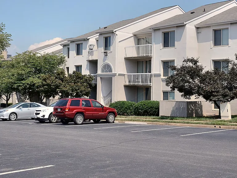 Tysons Crossing — Photo 2