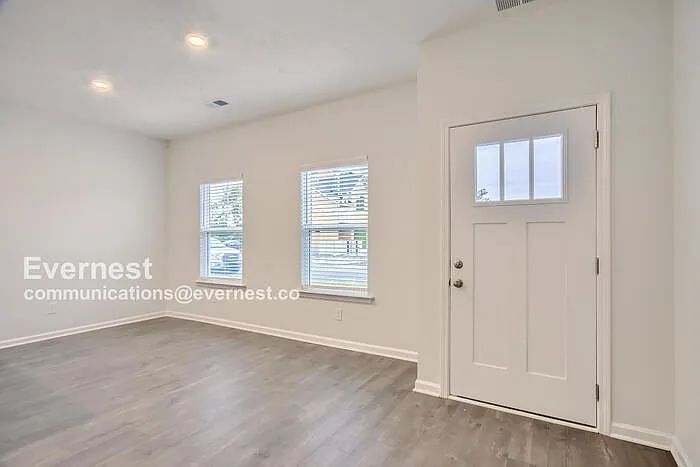 307 Raines Ct — Photo 5