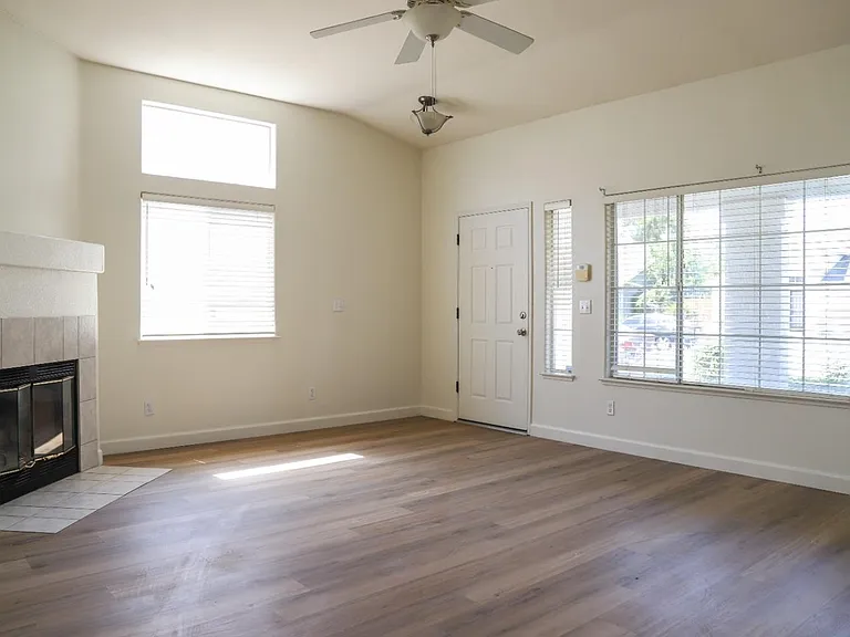 5662 N Delbert Ave — Photo 3