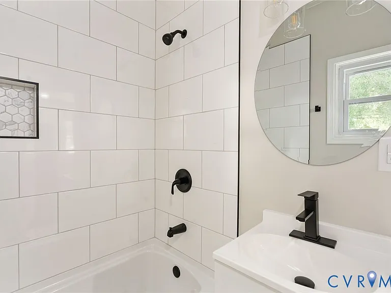 238 E 36th St — Photo 14