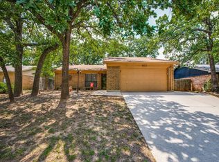 813 Timberoaks Dr, Azle, TX 76020