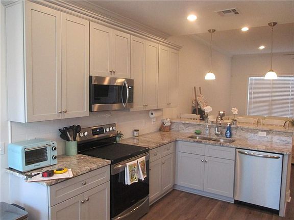 5th image of 1008 Gassen St