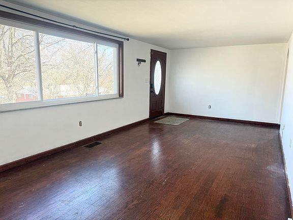 5th image of 20 Sycamore Dr