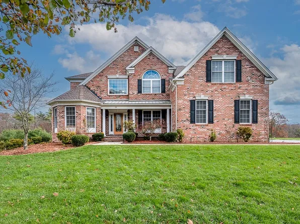 151 Mohawk Path, Holliston, MA 01746
