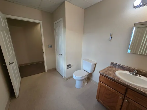 Plains - Murray Hall Apartments, 821 Jackson St #202, Sioux City, IA 51105