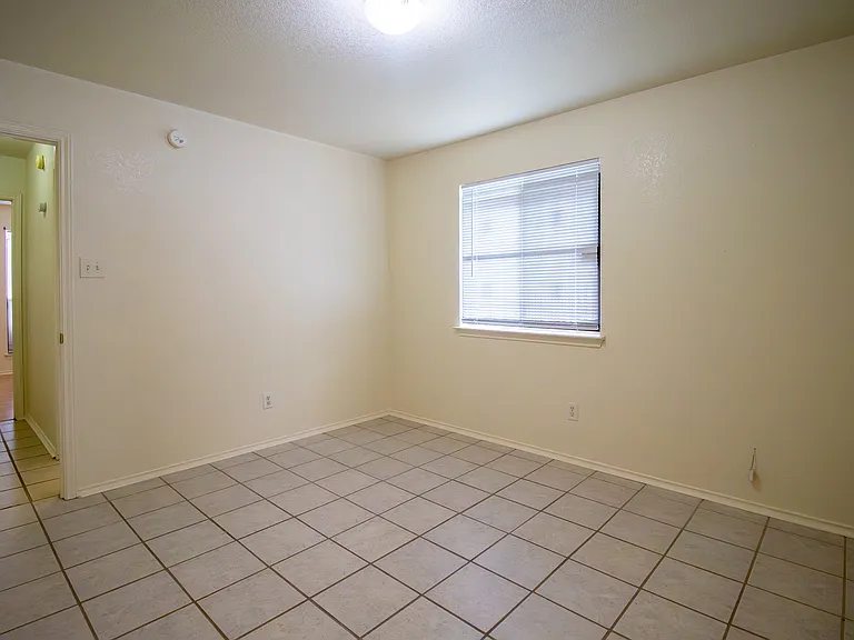 1203 Fox Creek Dr — Photo 23