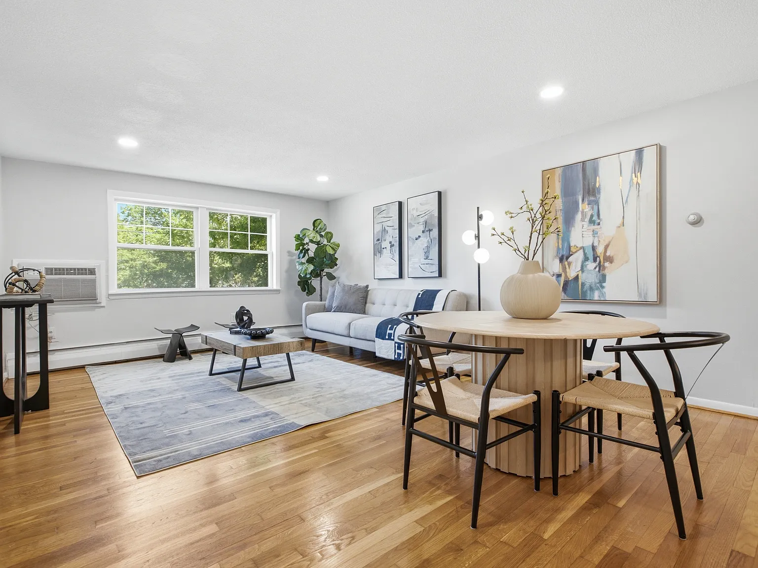 2 bed, 900 sqft, $2,600 — Photo 2