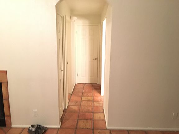 4th image of 836 E Linda Ln