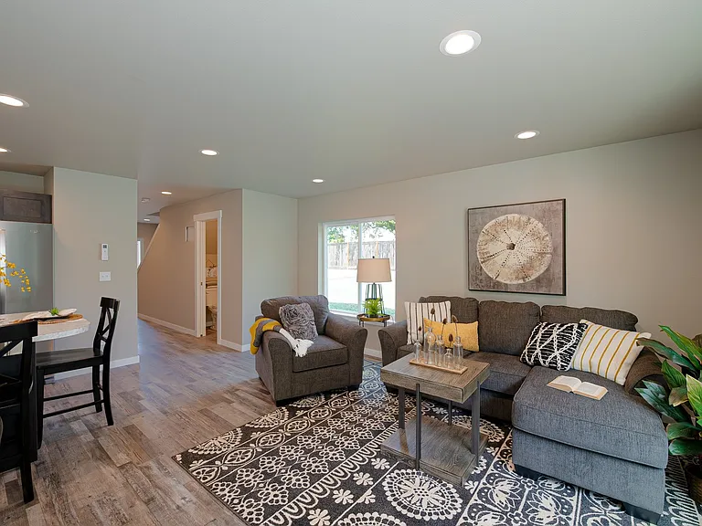 Townhomes/Apartments - 259 Se Ely St — Photo 18