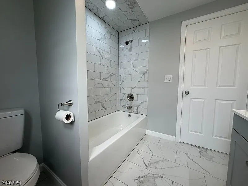 3 bed, 1.0 bath, $2,800 — Photo 4
