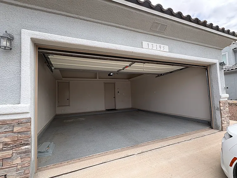 13195 Wellington Dr — Photo 2