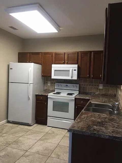 1 bed, 700 sqft, $800 — Photo 3