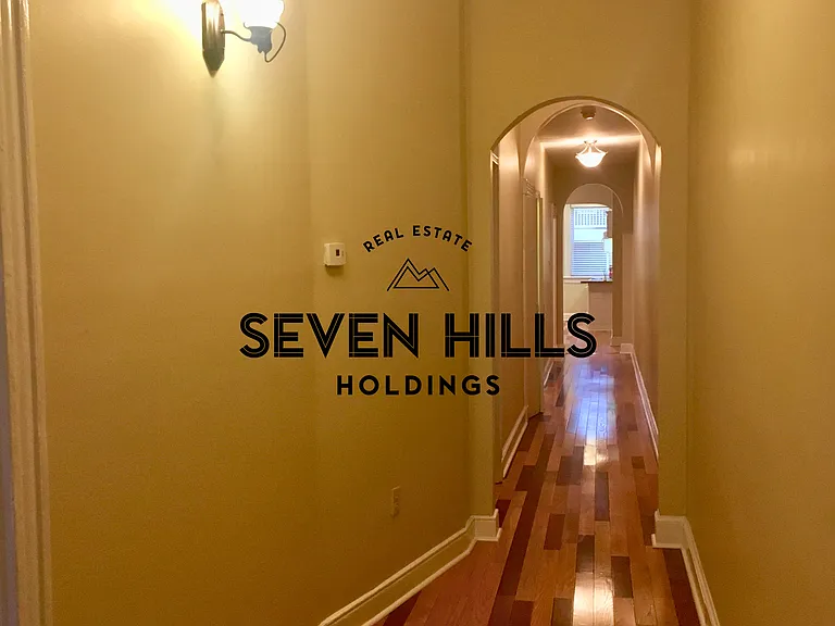 1114 W Clay St — Photo 2