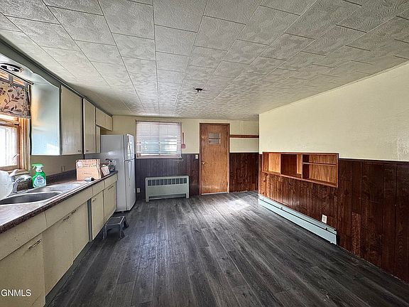 3rd image of 128 Park Ave W