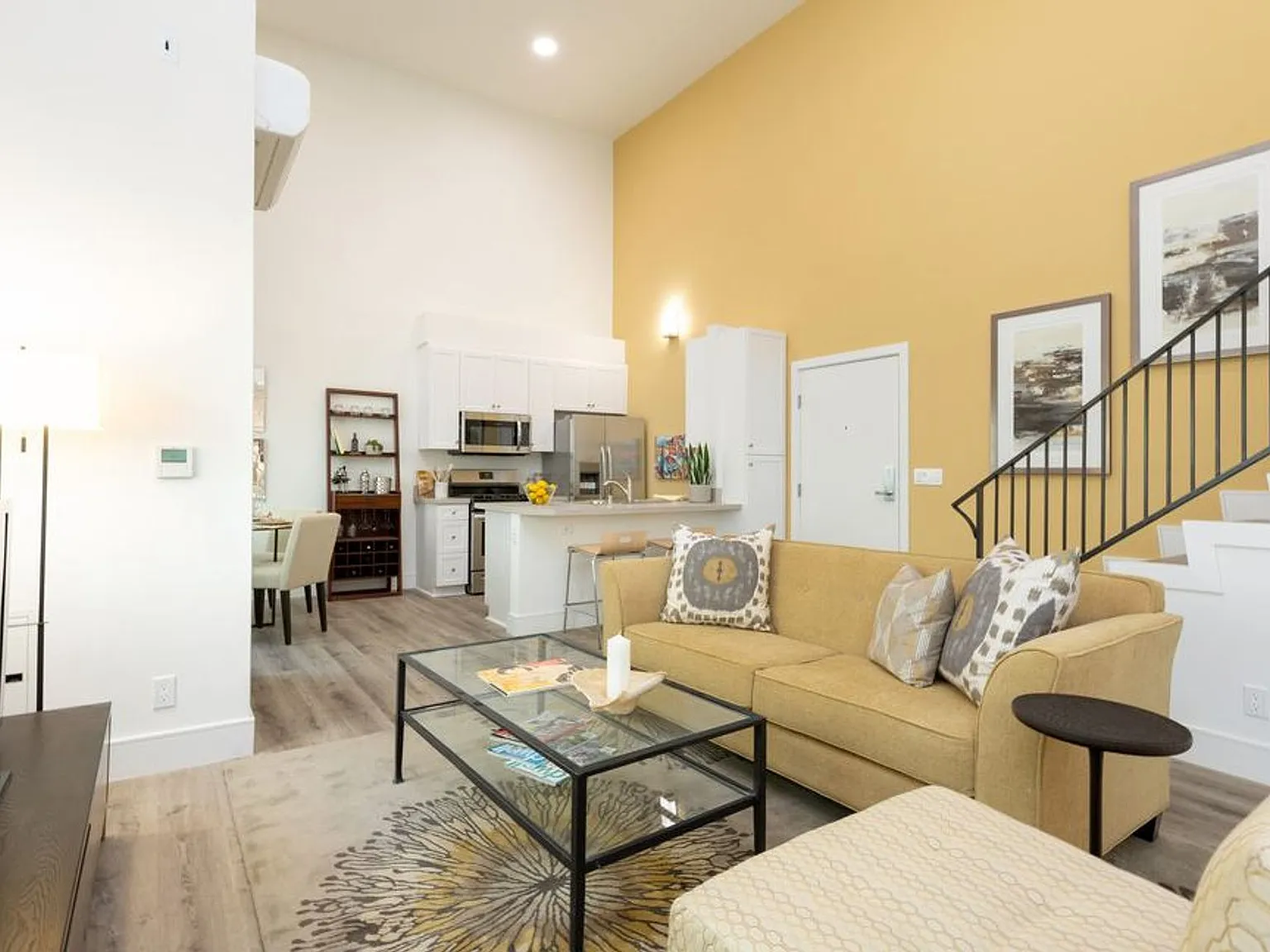 New 2 Bed, 2 Bath Lofts! Heart Of Koreatown! * Washer & Dryer In Unit! — Photo 2