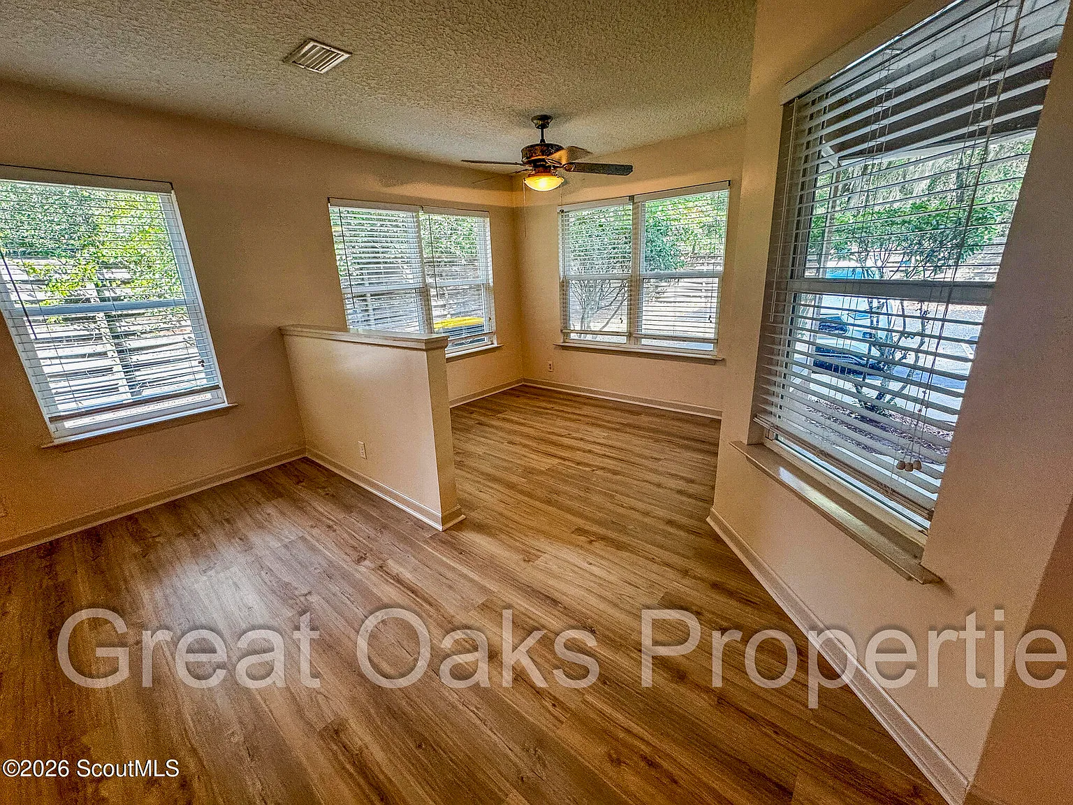 3 bed, 2.5 bath, 2086 sqft, $1,400 — Photo 3