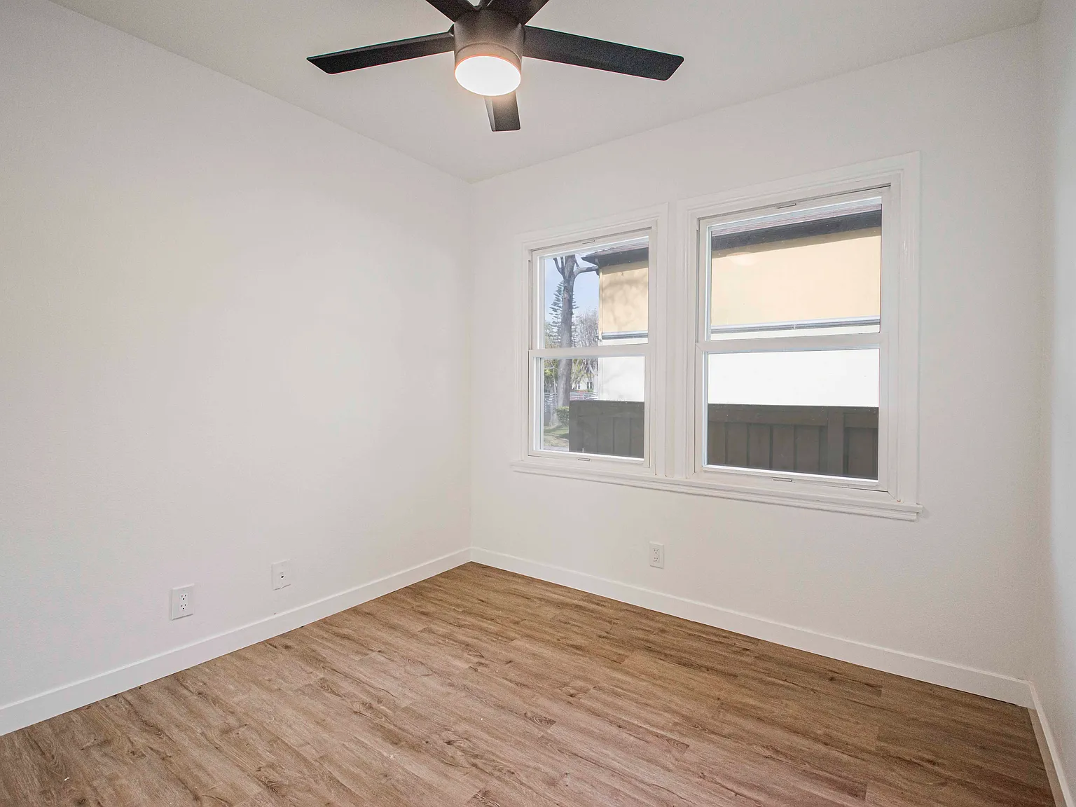 ~4 Weeks FREE~ Gorgeous Two Bedroom with Vintage Charm and On-Site Laundry ~ In Beautiful Westche... — Photo 4