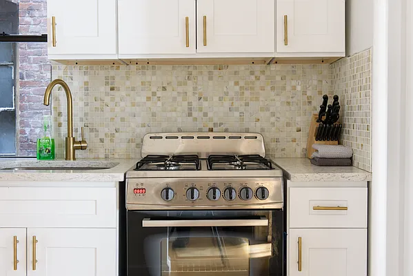 Rented by ER (DO NOT USE) | media 19