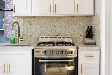 Rented by ER (DO NOT USE)