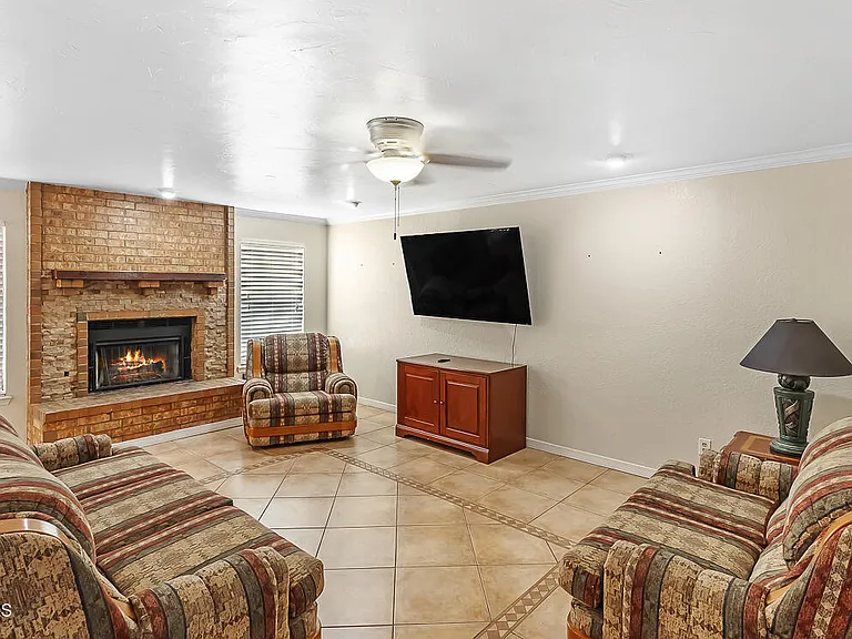 150 Silver Shadow Dr #D — Photo 4