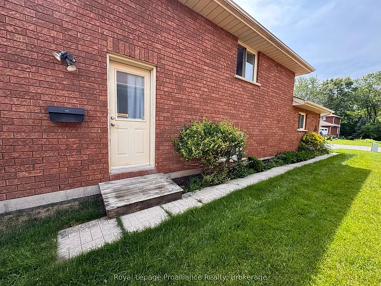 28 Oak Ridge Blvd — Photo 3