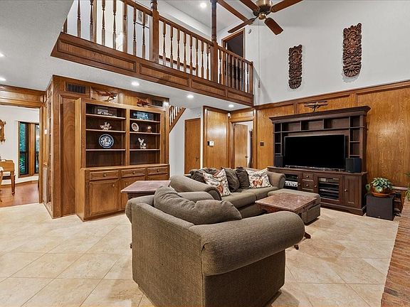 3rd image of 1810 Hunt Dr