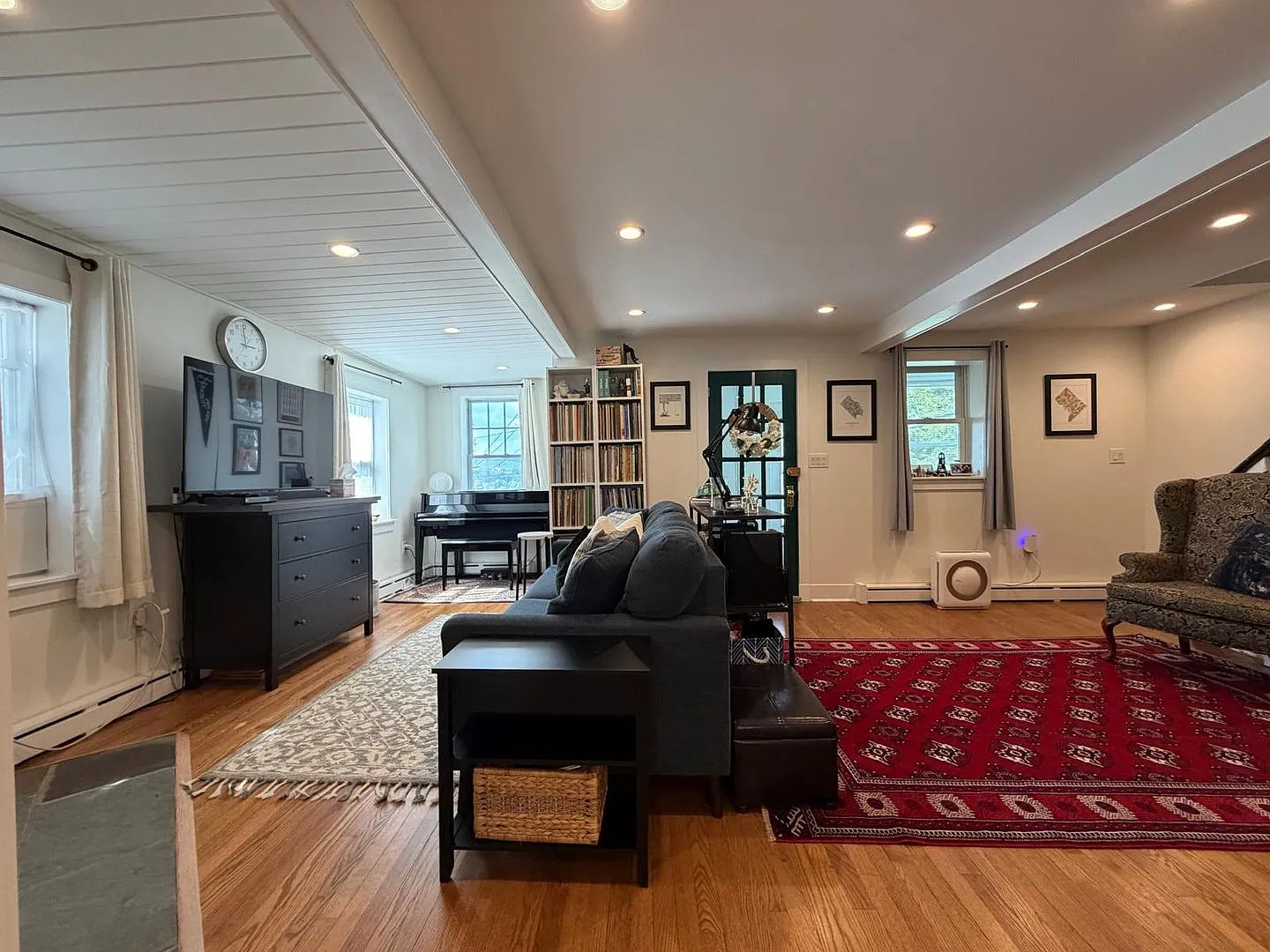 Modern 2 Bed / 1.5 Bath Single-Family Home with Stylish Kitchen & Private Backyard in Peekskill — Photo 2